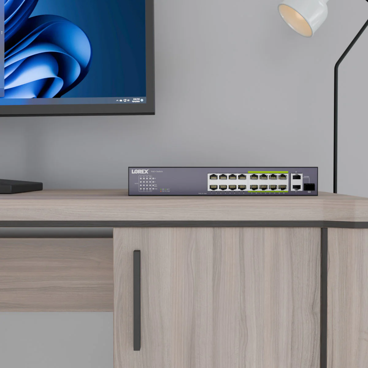 Lorex 16-Port Unmanaged Switch (8-port ePoE and 8-port PoE+) and 250W Power Budget - Image 4