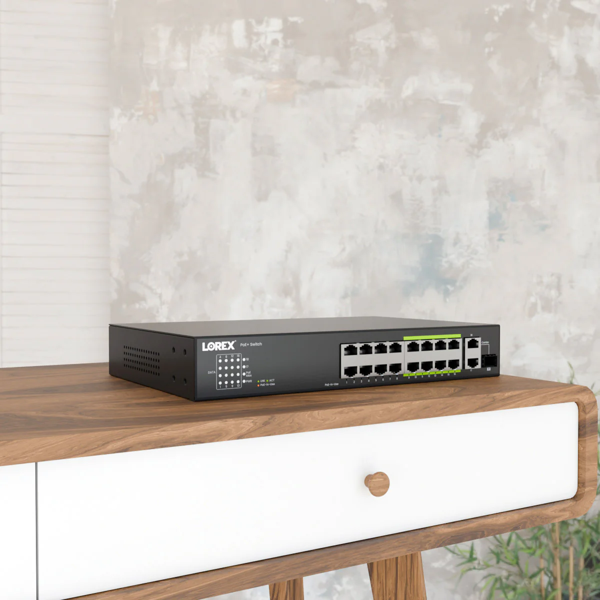 Lorex 16-Port Unmanaged Switch (8-port ePoE and 8-port PoE+) and 250W Power Budget - Image 5