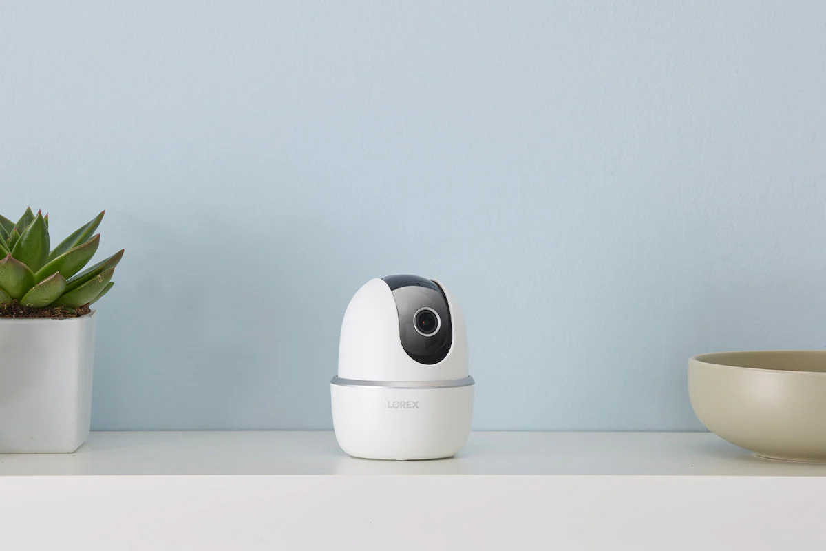 Lorex 2K Pan-Tilt Indoor Wi-Fi Security Camera (16GB) - Amazon - Image 6