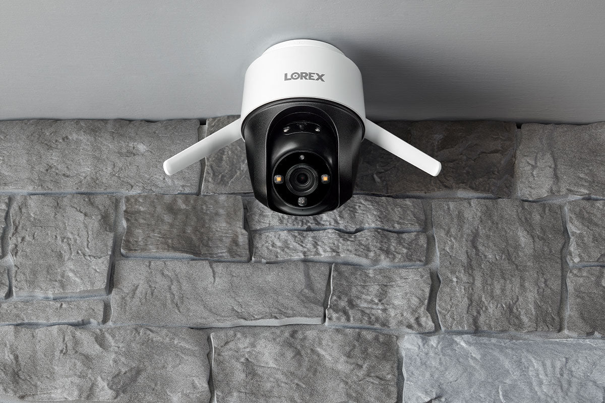 Lorex 2K Pan-Tilt Outdoor Wi-Fi Security Camera (32GB) - Open Box - Image 4