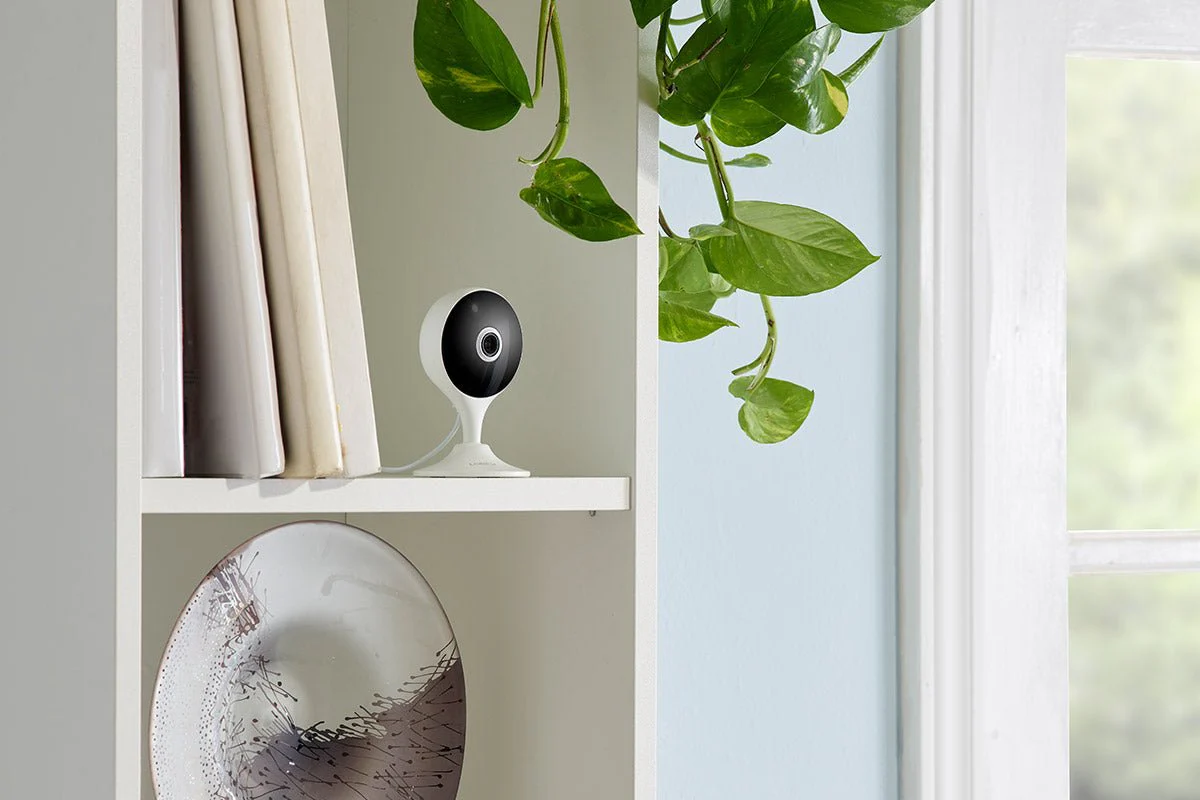 Lorex 2K Indoor Wi-Fi Security Camera (32GB) - Image 3