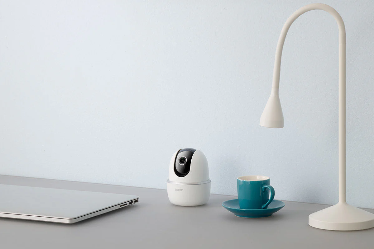 Lorex 2K Pan-Tilt Indoor Wi-Fi Security Camera (32GB) - Image 4