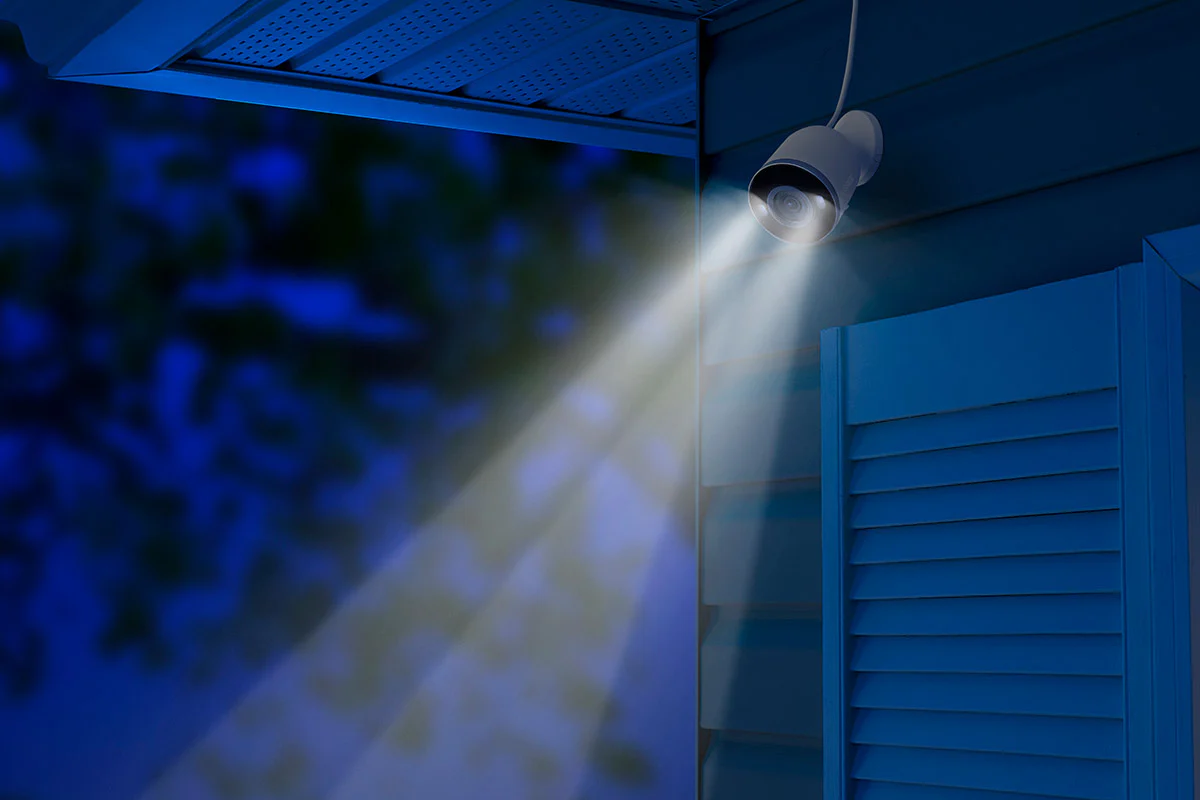 Caméra de sécurité Wi-Fi 2K pour intérieur et extérieur avec projecteur Lorex - Image 2