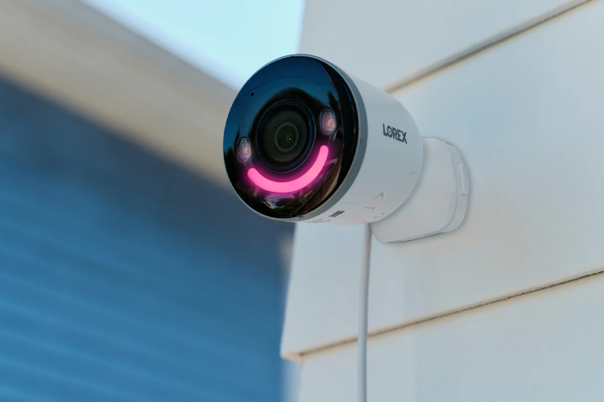 Lorex 4K Spotlight Indoor/Outdoor Wi-Fi 6 Security Camera with Smart Security Lighting - Image 5